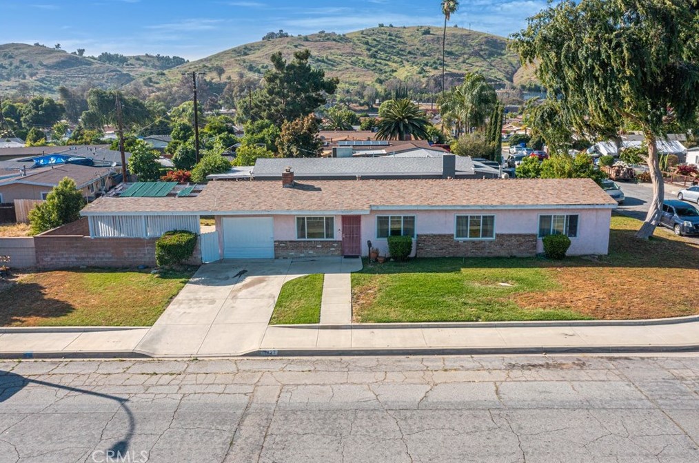 1821 Glenpark St, Pomona CA  91768-1223 exterior