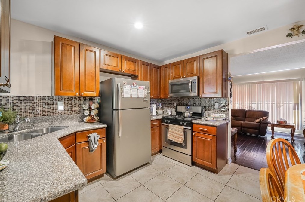 4193 Overland St, Riverside CA  92503-4069 exterior