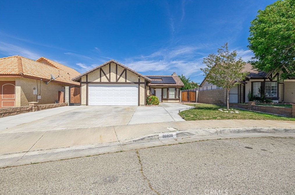 36806 Royce Ct, Palmdale, CA 93552-5337