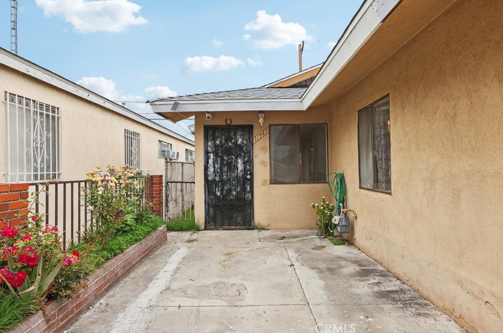 11945 168th St, Artesia, CA 90701-1803