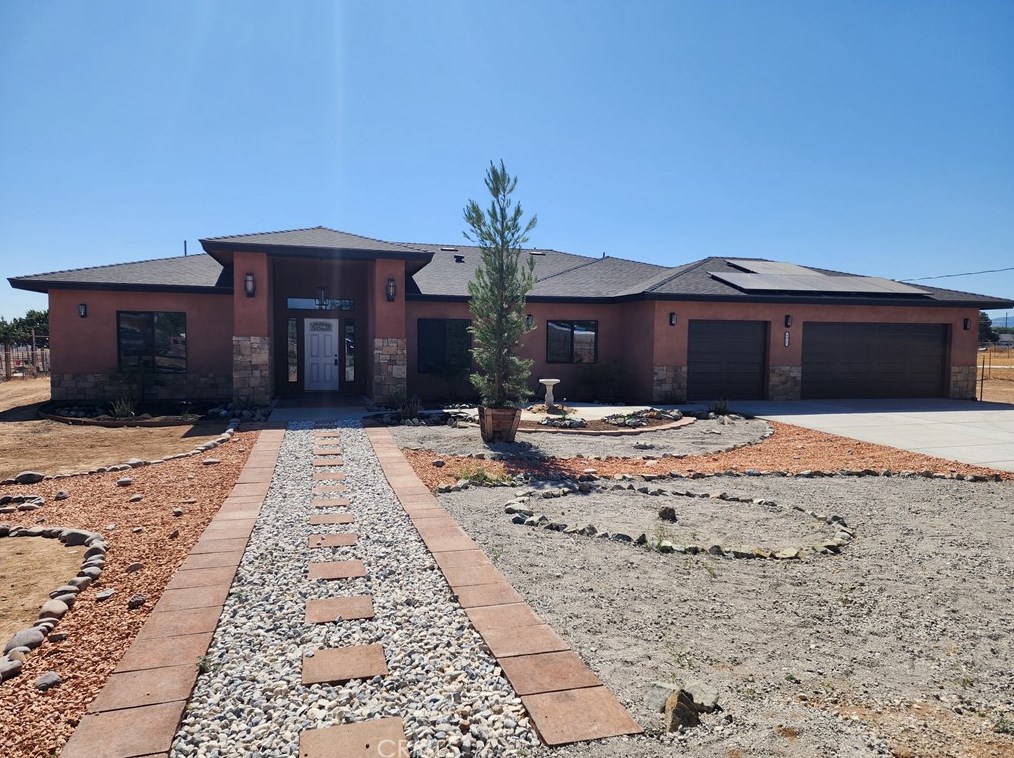 8811 6th Ave, Hesperia, CA 92345-3945