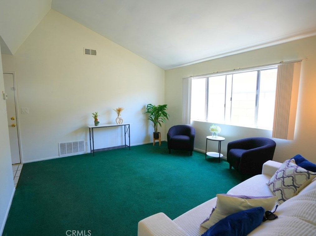 4811 133rd St, Hawthorne, CA 90250-5048