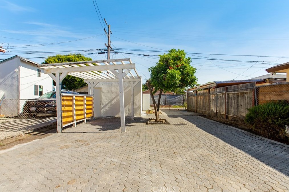 1506 60th St, Los Angeles CA  90001-1304 exterior