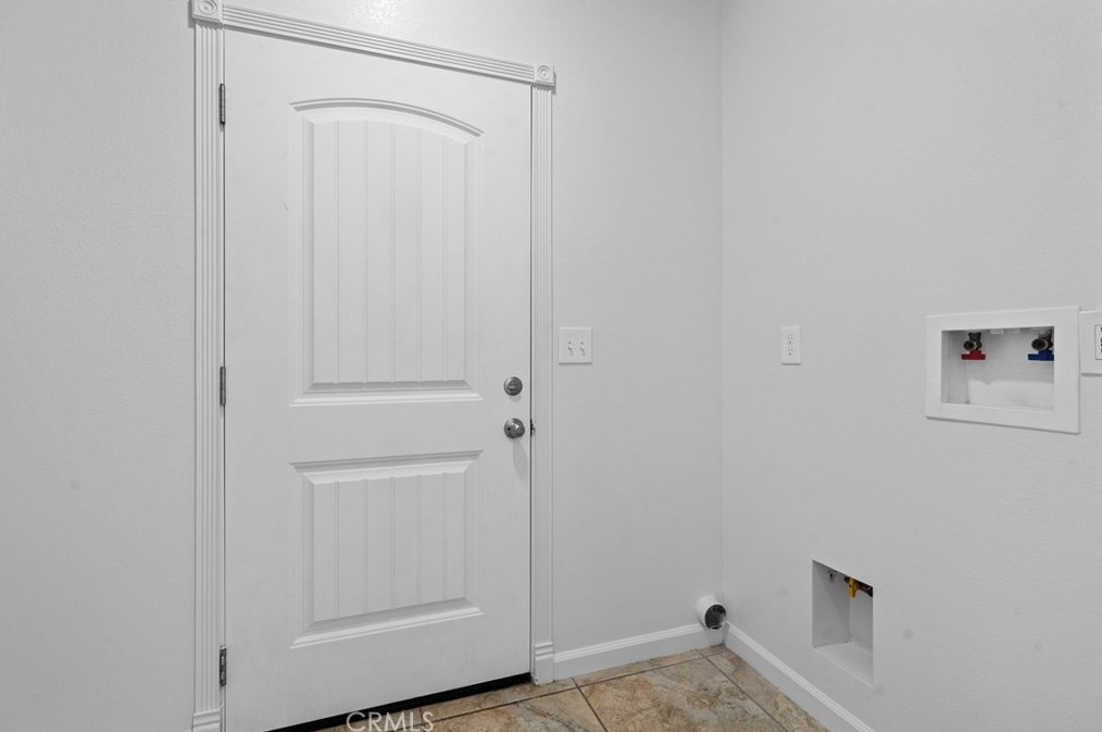 8213 Morton Ave, Los Angeles CA  90001-3541 exterior