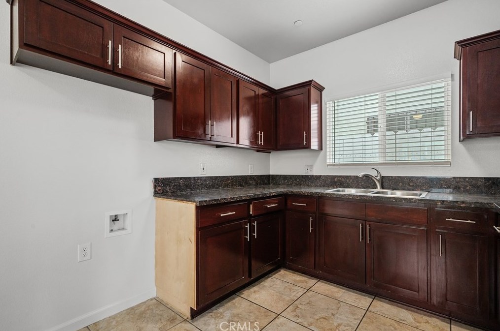 8213 Morton Ave, Los Angeles CA  90001-3541 exterior