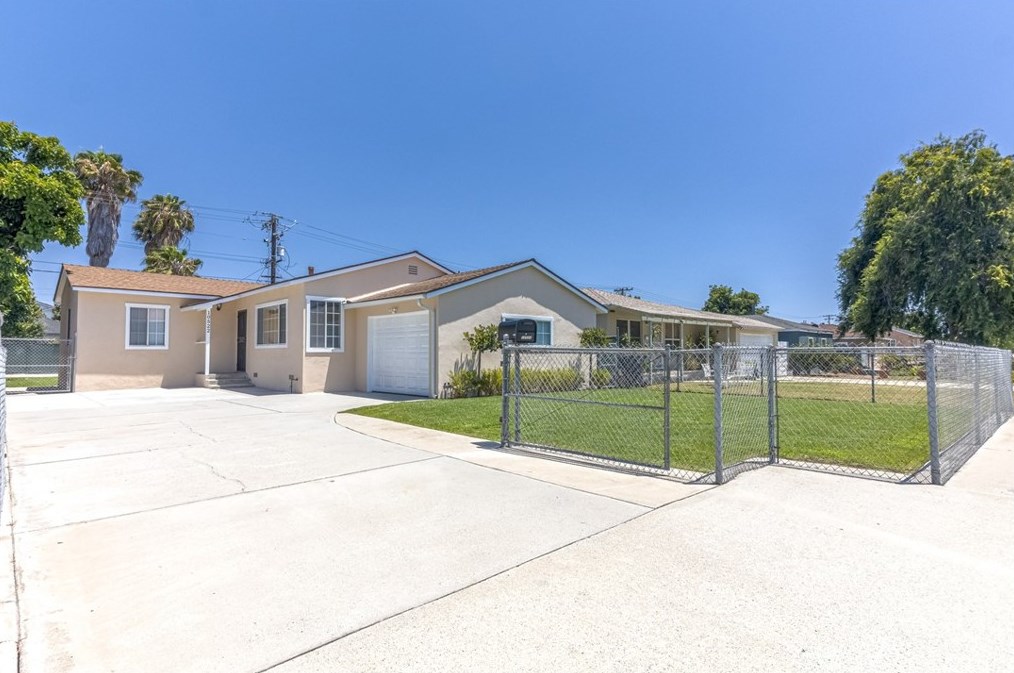 10522 Rose St, Stanton, CA 90680