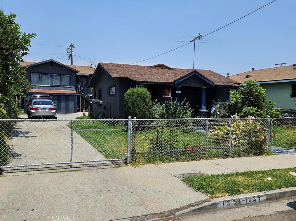 1337 78th St, Los Angeles, CA 90001-3015