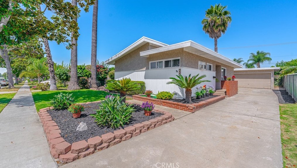 9661 Calmada Ave, Whittier, CA 90605-2919