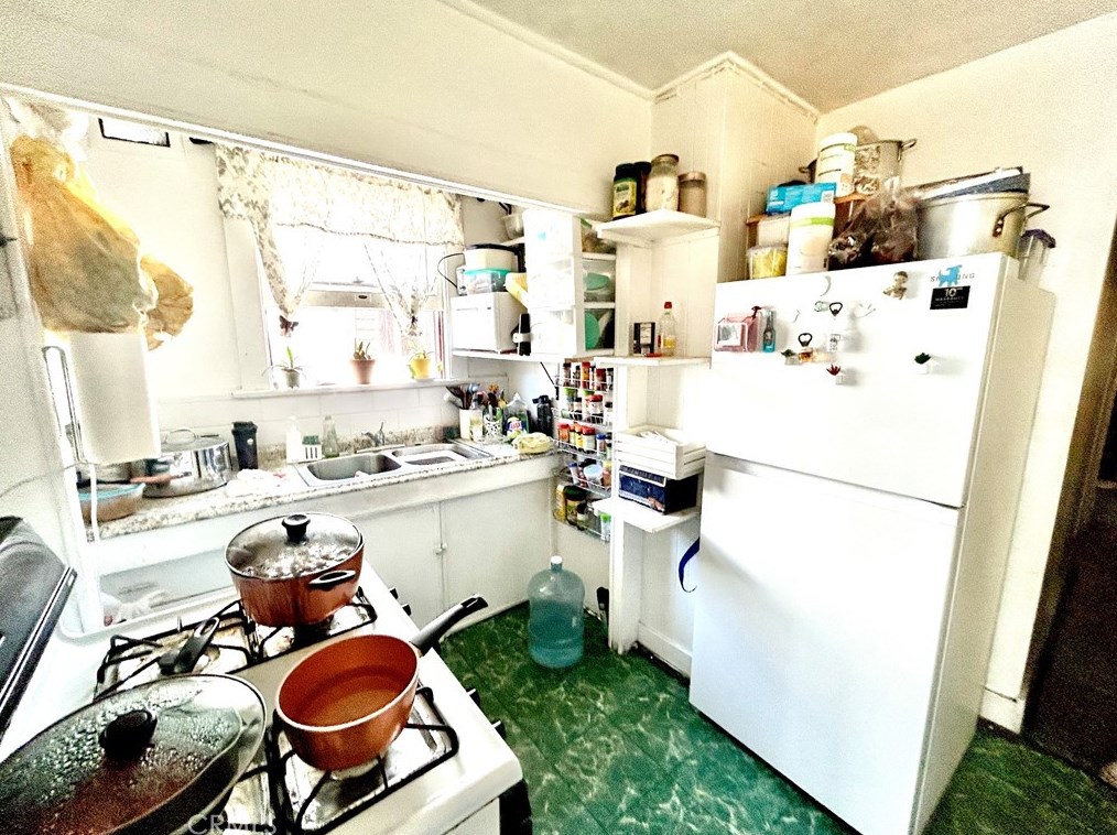 1530 Temple St, Los Angeles CA  90026-4755 exterior