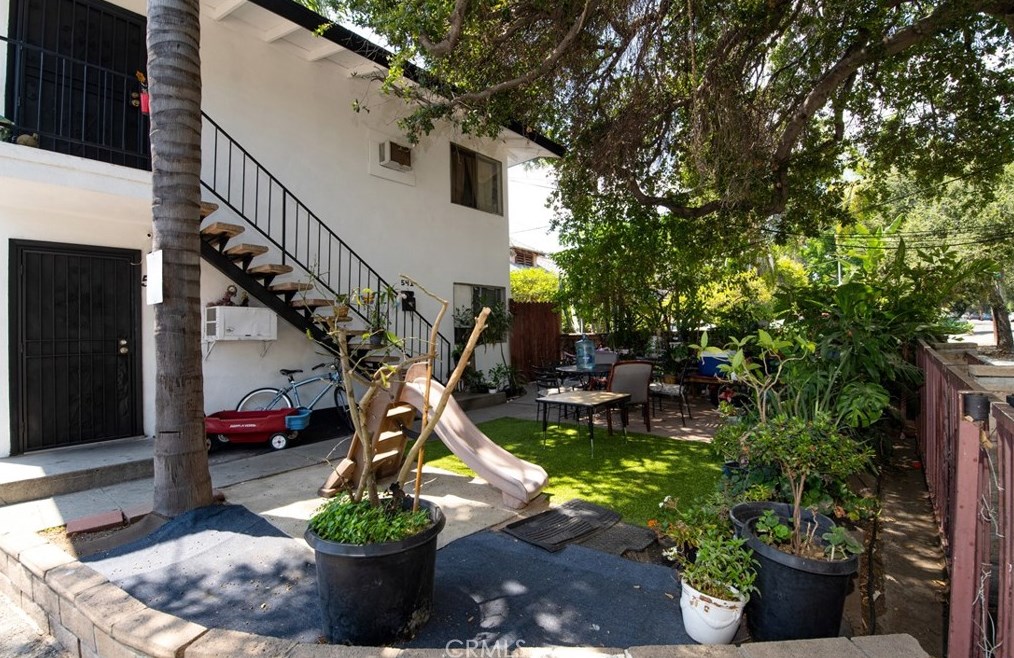 541 N Summit Ave, Pasadena, CA 91103
