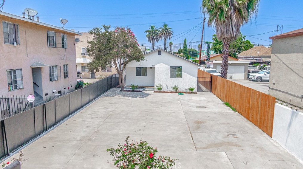 857 42nd St, Los Angeles, CA 90011-3120