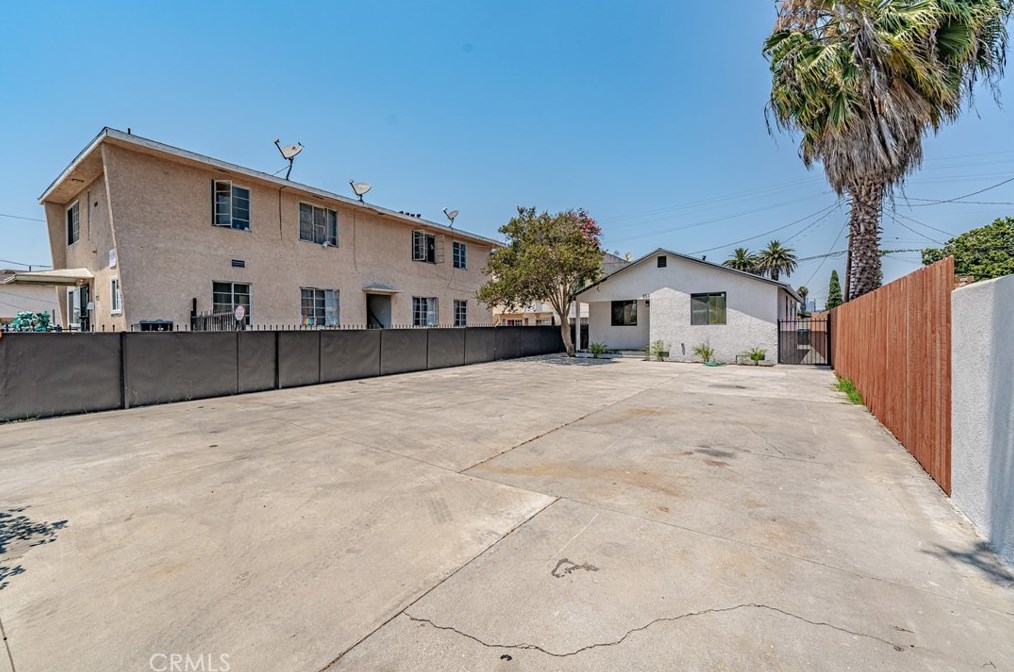857 42nd St, Los Angeles CA  90011-3061 exterior