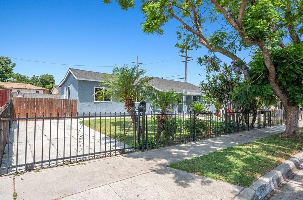 6935 El Selinda Ave, Bell, CA 90201