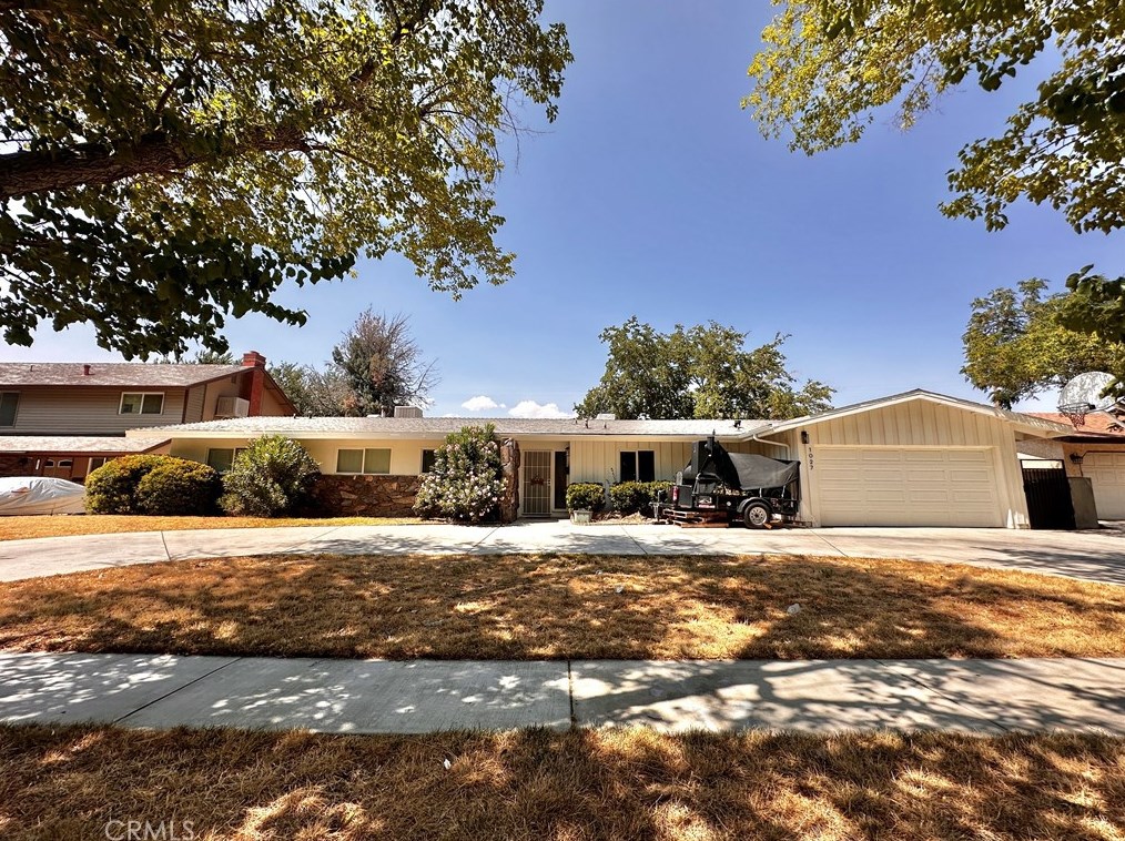 1027 Avenue, Lancaster, CA