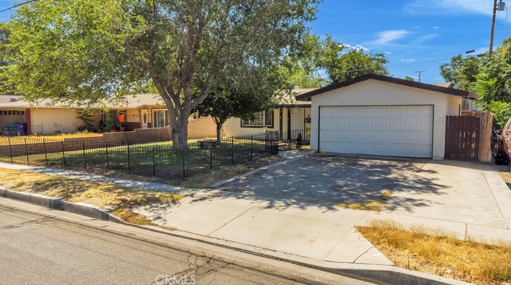 452 E Kettering St, Lancaster, CA 93535