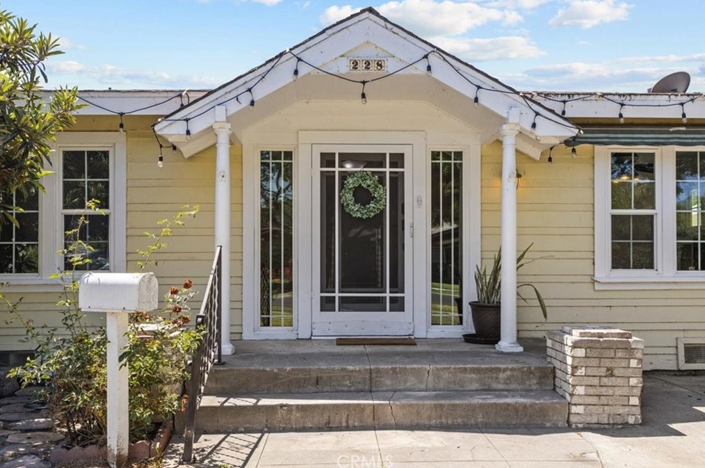228 Jacaranda Pl, Fullerton, CA 92832-1433