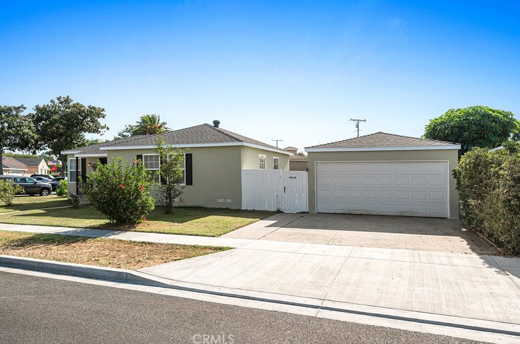 3735 Gale Ave, Long Beach, CA 90810-2208