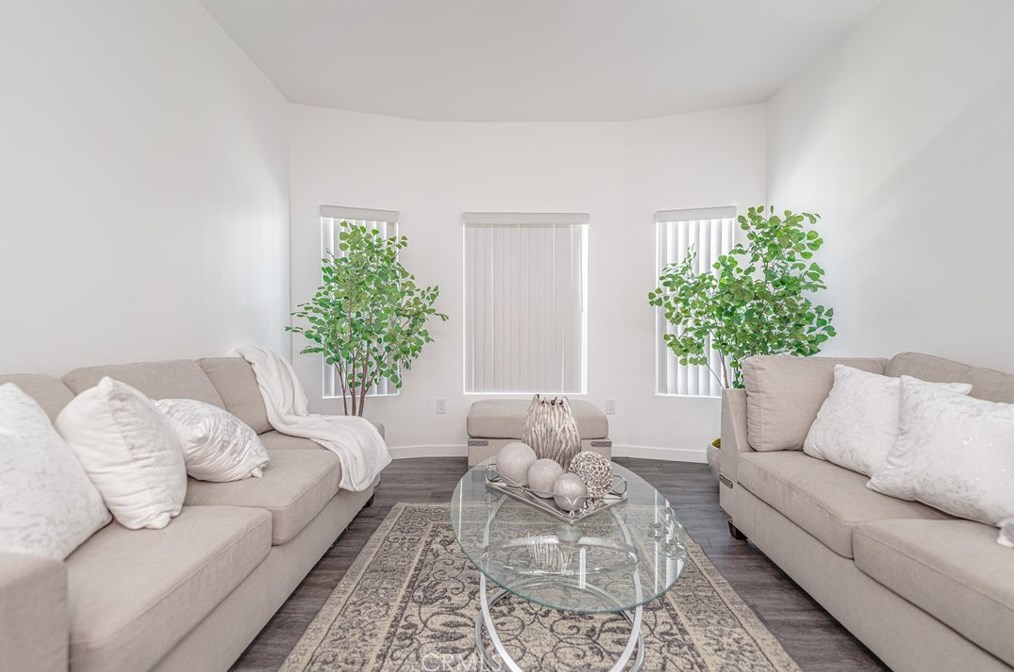 702 41st Pl, Los Angeles CA  90011-2951 exterior