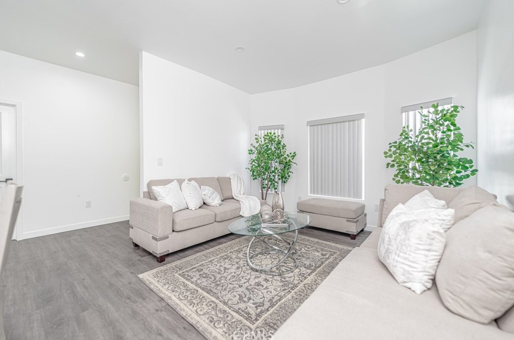 702 41st Pl, Los Angeles CA  90011-2951 exterior