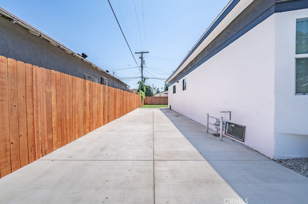702 41st Pl, Los Angeles CA  90011-3127 exterior