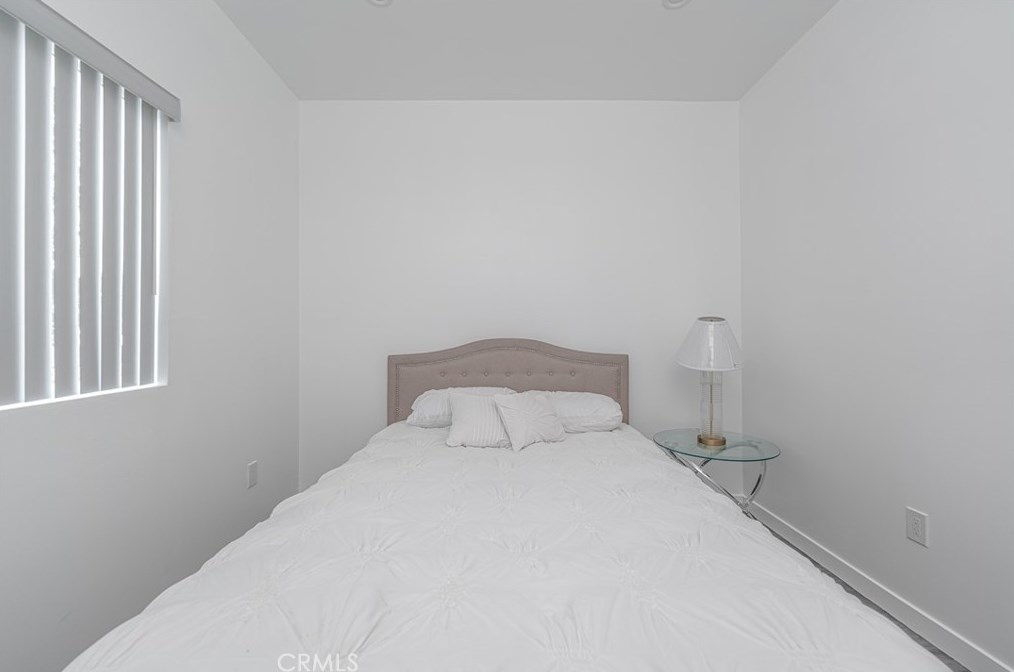 702 41st Pl, Los Angeles CA  90011-2951 exterior