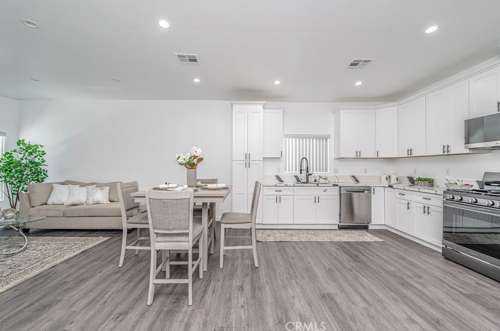 702 41st Pl, Los Angeles CA  90011-2951 exterior