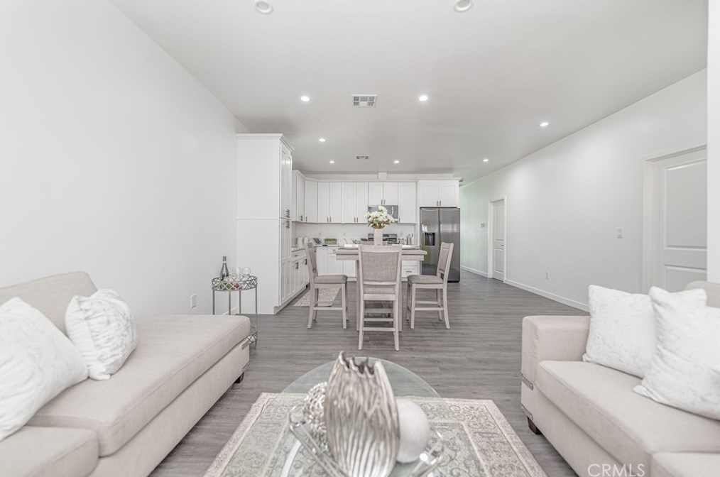 702 41st Pl, Los Angeles CA  90011-2951 exterior