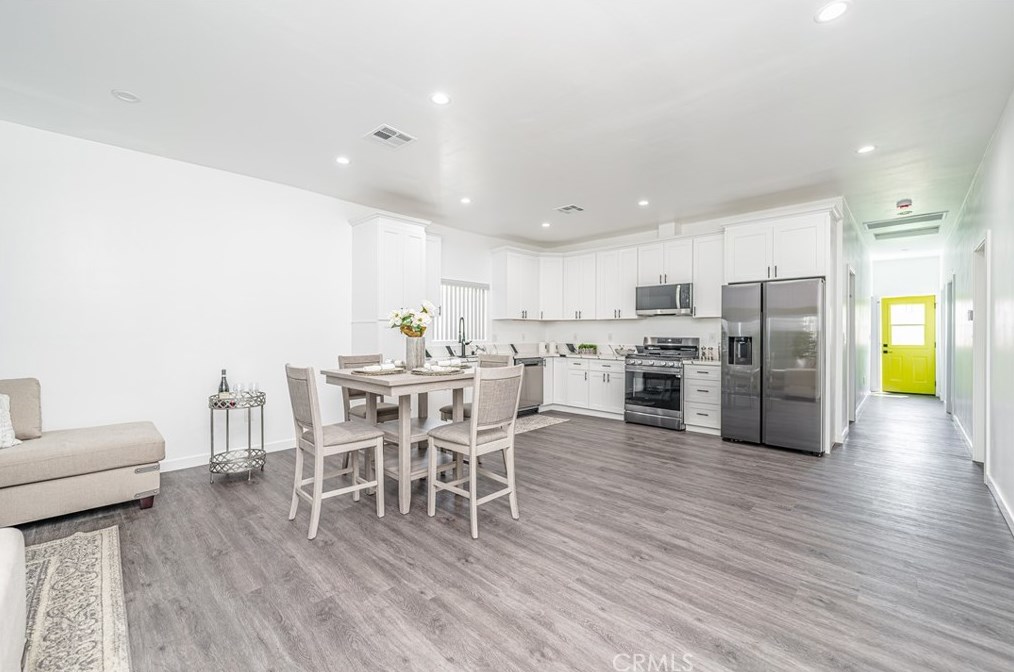 702 41st Pl, Los Angeles CA  90011-2951 exterior