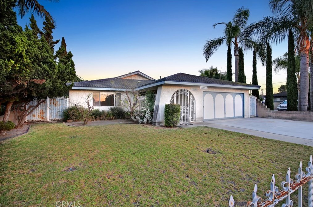 10804 Woodruff Ave, Downey, CA 90241-3910