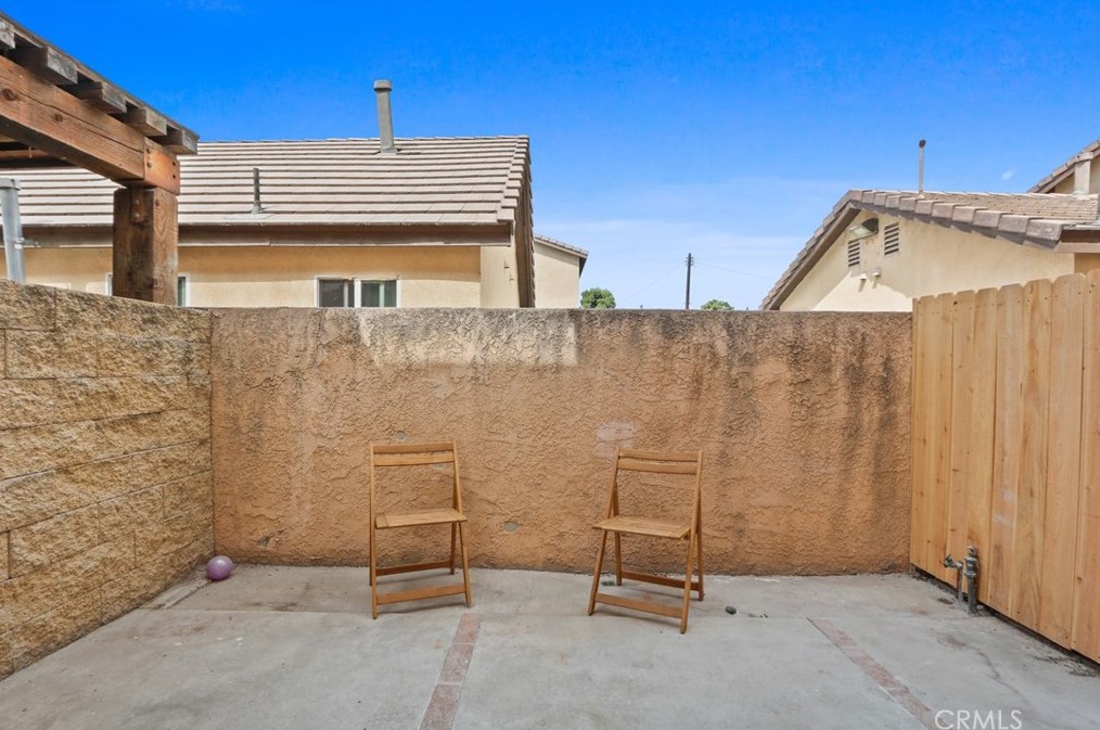 15311 Gundry Ave, Paramount CA  90723-3984 exterior