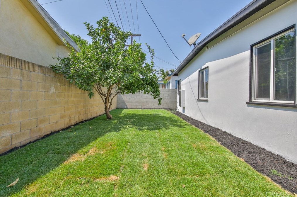 216 66 St, Los Angeles CA  90003-1813 exterior