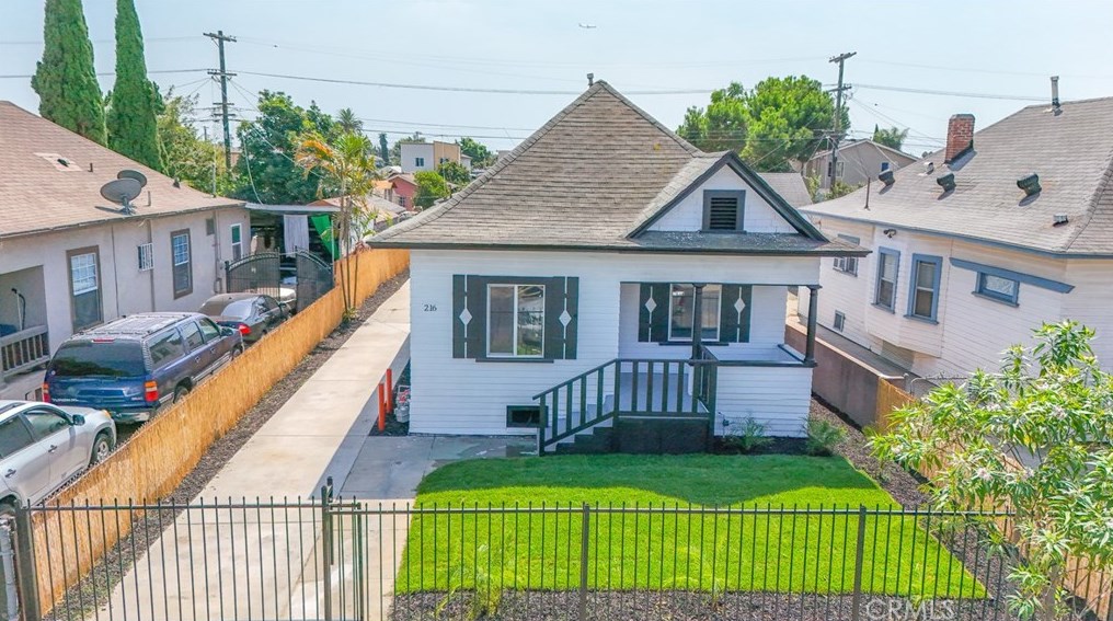 216 66th St, Los Angeles, CA 90003-1813