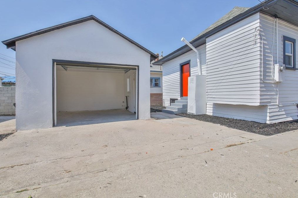 216 66 St, Los Angeles CA  90003-1813 exterior