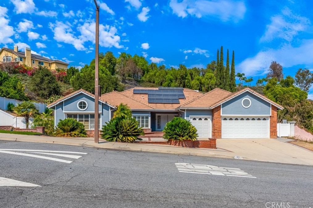 37 Willowbrook Ln, Pomona, CA 91766