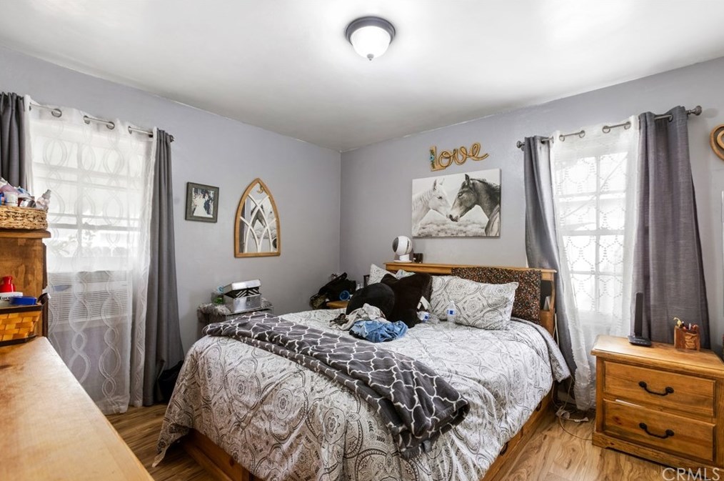 1725 55th St, Long Beach CA  90805-5318 exterior