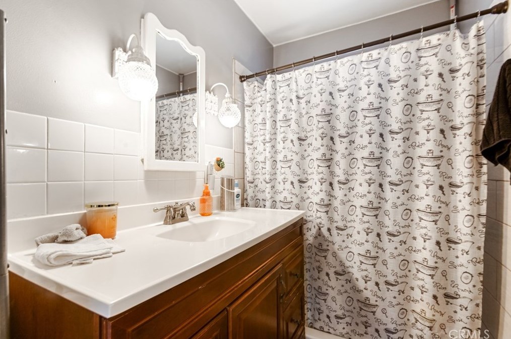 1725 55th St, Long Beach CA  90805-5318 exterior