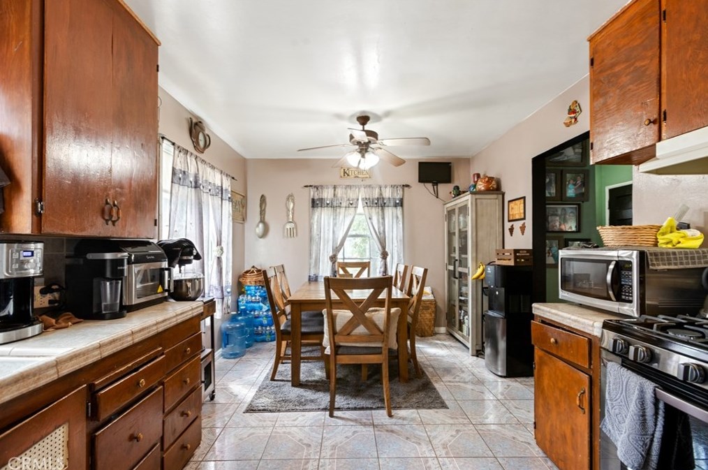 1725 55th St, Long Beach CA  90805-5318 exterior