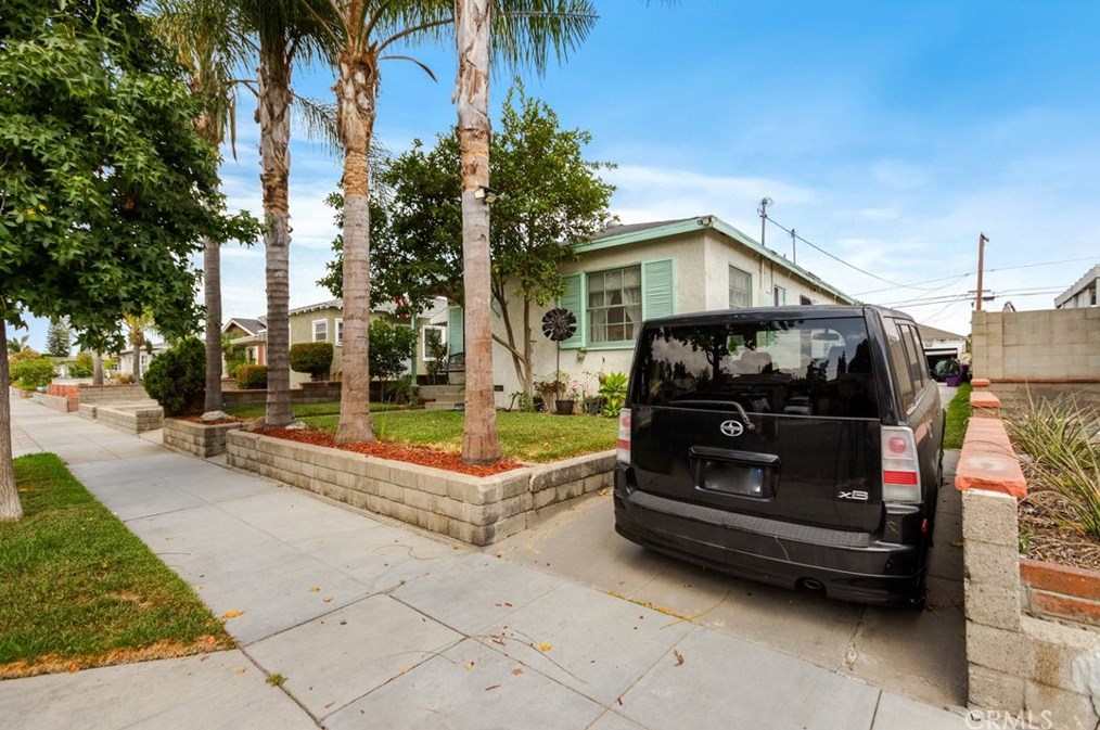 1725 55th St, Long Beach CA  90805-5507 exterior