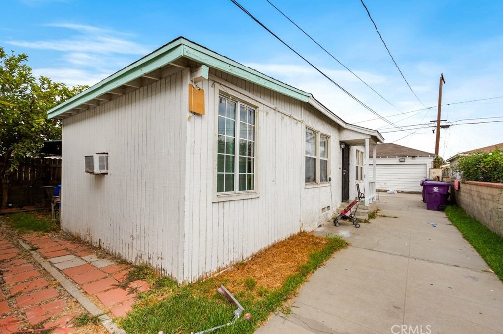 1725 55th St, Long Beach CA  90805-5318 exterior