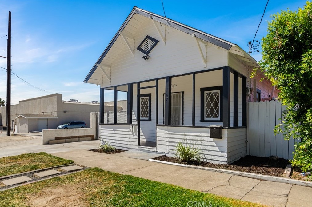 167 4th Ave, Upland, CA 91786-5322