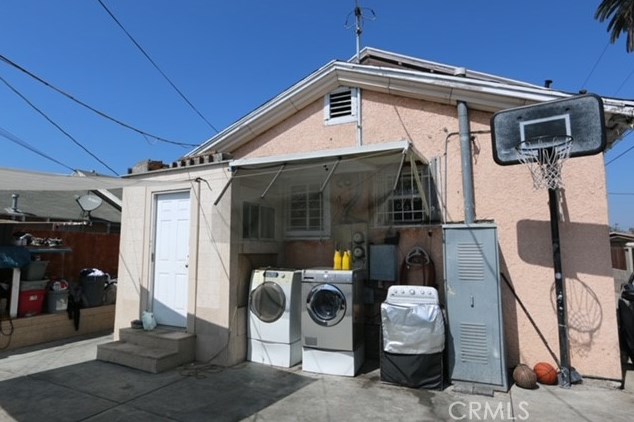 344 84 Pl, Los Angeles CA  90003-3106 exterior