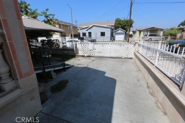 344 84 Pl, Los Angeles CA  90003-3106 exterior