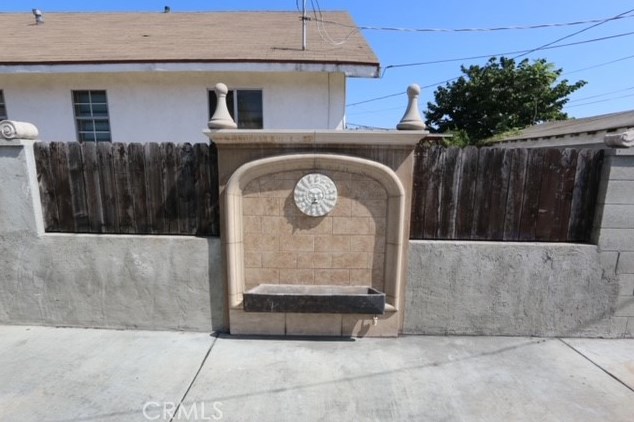 344 84 Pl, Los Angeles CA  90003-3106 exterior