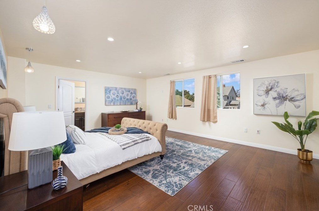 1044 46th St, Los Angeles, CA 90011-3628