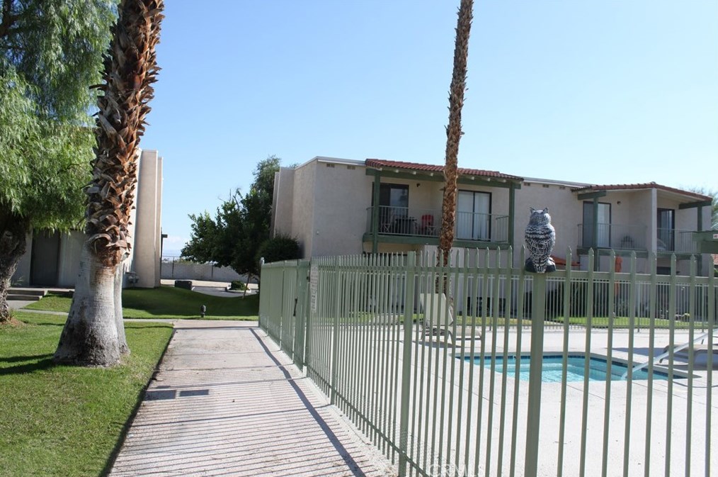 38 Lakeview Cir, Cathedral City, CA 92234