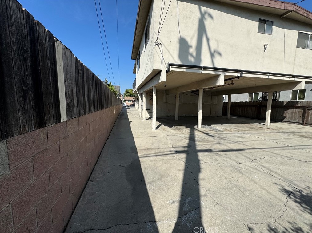 624 85th St, Los Angeles CA  90001-3625 exterior