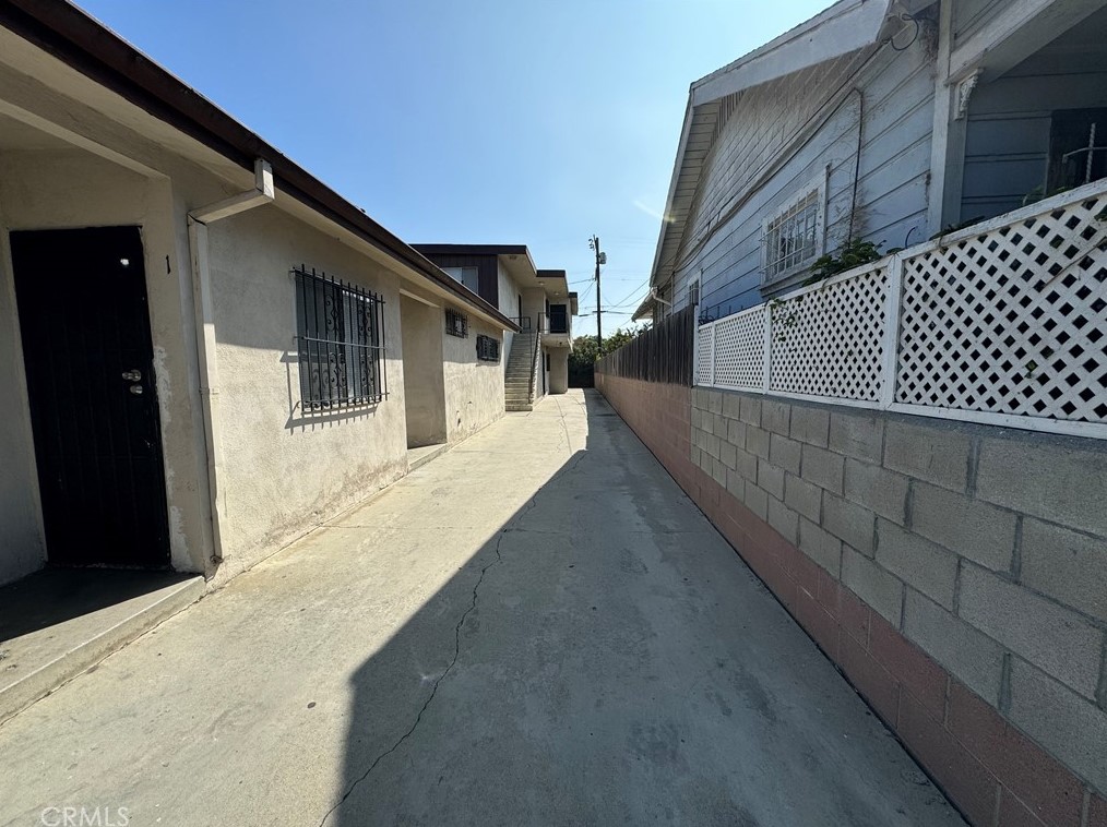 624 85th St, Los Angeles CA  90001-3625 exterior