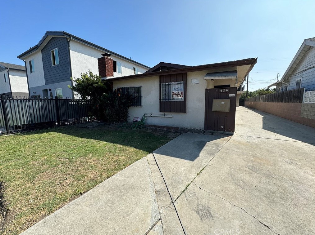 624 85th St, Los Angeles CA  90001-3625 exterior