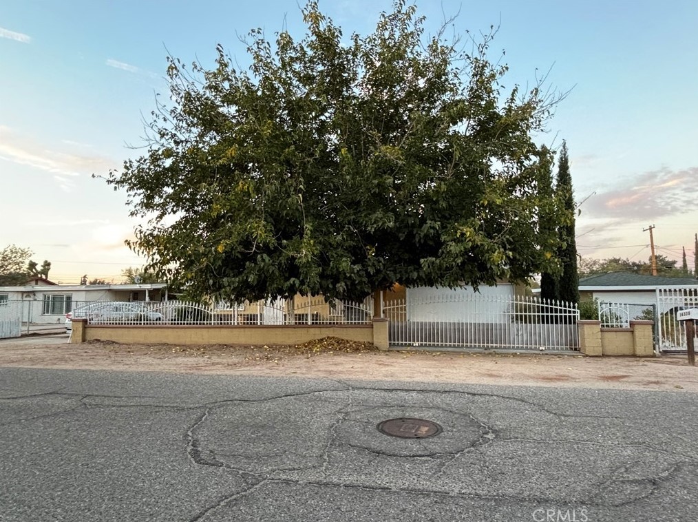 16330 Chestnut St, Hesperia, CA 92345