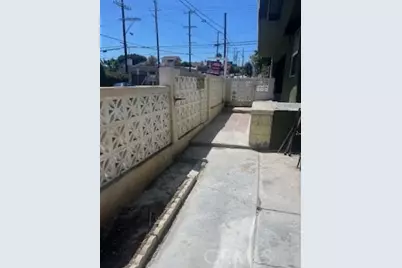 586 W 1st Street, San Pedro, CA 90731 - Photo 4